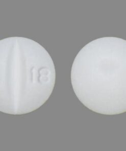 Schwere Nebenwirkungen Diese Nebenwirkungen sind gesundheitsschädlich und treten bei Patienten auf, die diese Medikamente über einen längeren Zeitraum einnehmen. Sie sind: Verlangsamte Atmung Niedriger Blutdruck Extreme Schläfrigkeit Verwirrtheit Krampfanfälle Allergische Reaktionen Entzugserscheinungen Wenn die Oxy 5 mg Tablette über einen längeren Zeitraum eingenommen wird, kann es zu einem plötzlichen Absetzen des Medikaments kommen, was zu gefährlichen Symptomen führen kann. Diese Symptome können heilbar sein oder sogar zum Tod führen. Angstzustände Muskelschmerzen Schlaflosigkeit Schnupfen Tränende Augen Schwitzen Übelkeit Warnhinweise und Vorsichtsmaßnahmen Eine 5-mg-Oxycodon-Tablette ist ein starkes opioides Schmerzmittel, das mittelschwere bis starke Schmerzen wirksam lindern kann. Patienten, die diese Medikamente regelmäßig einnehmen, wissen möglicherweise bereits vor Therapiebeginn davon. Warnhinweise Oxycodon ist als kontrollierte Substanz der Kategorie II eingestuft und kann ein potenzielles Missbrauchs- oder Überdosierungsrisiko bergen. In einigen Fällen kann eine Dosisanpassung die Atmung verlangsamen und zum Tod führen. Längere Anwendung während der Schwangerschaft kann bei Neugeborenen zu Entzugserscheinungen führen. Nach der Einnahme dieser Medikamente sollten Patienten das Führen von Fahrzeugen und das Bedienen schwerer Maschinen vermeiden. Vorsichtsmaßnahmen Personen mit allergischen Reaktionen auf Oxycodon benötigen eine besondere Behandlung oder sollten es meiden. Die Kombination dieser Medikamente mit Alkohol kann das Risiko von Nebenwirkungen erhöhen und sogar zum Tod führen. Die Medikamente sollten genau nach Verschreibung eingenommen werden und erfordern eine tägliche Überwachung. Ältere Menschen oder Kinder sollten Oxycodon nicht ohne ärztliche Genehmigung einnehmen. Medikament Wechselwirkungen White K 18 Tabletten können Wechselwirkungen mit anderen Medikamenten oder Substanzen aufweisen, was das Risiko gefährlicher Nebenwirkungen erhöhen kann. Einige Kombinationen können die Wirksamkeit von Oxycodon bei der Schmerzlinderung verringern. Die meisten Ärzte verschreiben eine Kombinationsbehandlung zur Linderung mittelschwerer bis starker Schmerzen. Die Kombination von Oxycodon mit Valium, Xanax, Ativan, Klonopin und Restoril kann zu extremer Schläfrigkeit führen. Die Kombination dieser Medikamente mit Alkohol oder anderen Medikamenten wie Ambien und Lunesta kann die Atmung verlangsamen. Einige Antidepressiva wie Prozac, Paxil und Zoloft können die Wahrscheinlichkeit von Entzugserscheinungen erhöhen. Die Anwendung von Oxycodon in Kombination mit anderen Koanalgetika wie Hydrocodon, Methadon und Tramadol kann die Wahrscheinlichkeit von Überdosierung. Häufig gestellte Fragen Wird Oxycodon 5 mg als Schmerzmittel verwendet? Die meisten Ärzte verschreiben Pille K 18 White, um verletzungs- oder krebsbedingte Schmerzen zu lindern und die Schmerzen zu lindern. Diese Medikamente gehören zur Klasse der Opioide und verfügen über wirksame Inhaltsstoffe. Die Einnahme der richtigen Medikamente ist für Patienten unerlässlich, um verschiedene Nebenwirkungen zu überwinden. Ist die Einnahme von Oxycodon 5 mg auf nüchternen Magen besser oder nicht? Die meisten Ärzte empfehlen die Einnahme einer Oxycodon 5 mg Tablette auf nüchternen Magen, aber viele Menschen empfinden die Einnahme mit Nahrung als besser verträglich. Sollten Sie nach der Einnahme von Oxycodon auf nüchternen Magen Magenbeschwerden verspüren, wenden Sie sich an Ihren Arzt oder Apotheker, um geeignete Medikamente und ein besseres Leben zu erhalten. Darf ich während der Einnahme von Oxycodon Auto fahren? Ärzte raten aufgrund verschiedener Nebenwirkungen grundsätzlich vom Autofahren und Bedienen schwerer Maschinen nach der Einnahme von Oxycodon ab. Oxycodon ist ein starkes Opioid und kann Schläfrigkeit oder Schwindel verursachen, was die Fahrtüchtigkeit beeinträchtigt.